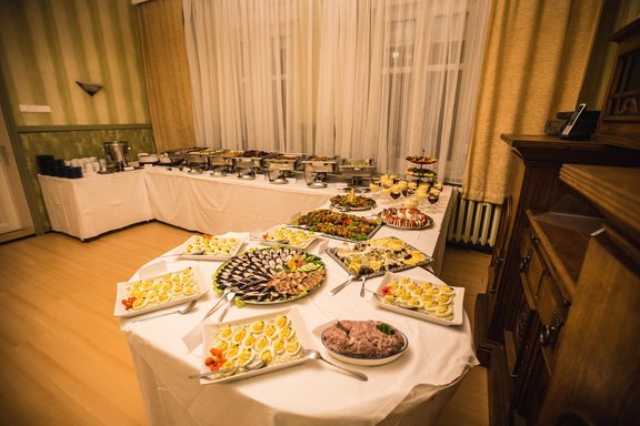 Buffet_Vereinszimmer.jpg